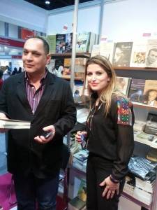 ضمن مشاركة دار فضاءات في معرض ابو ظبي للكتاب .. الروائية عبد الرازق توقع روايتيها صور