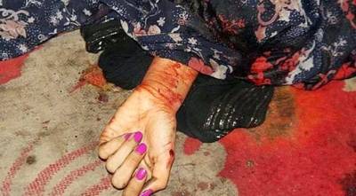 أفغاني يقطع رأس زوجته وابنته..صور