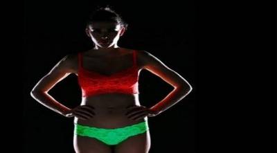 ملابس داخلية تضيء في الظلام