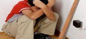 الطفل يبلغ من العمر عامين ونصف .. اب سوري يضرب ابنه بعصا غليظة حتى الموت ..