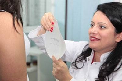 عريس يهدي خطيبته عملية تكبير ثدي