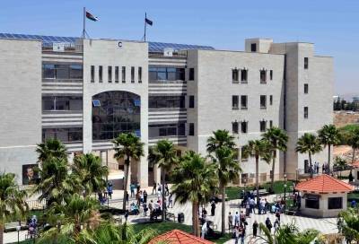 جامعة جدارا تُنهي تركيب وتشغيل مشروع توليد الكهرباء من الطاقة الشمسية