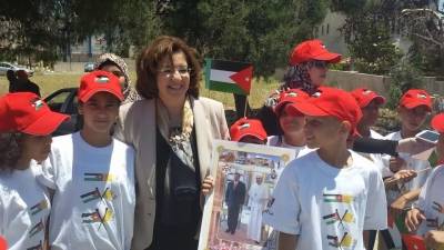 اطفال دور الرعاية في التنمية الاجتماعية يشاركون في استقبال البابا