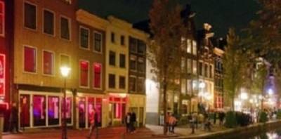 مقهى إسلامي يقدم لزبائنه فتيات ليل متدينات وبالحلال!