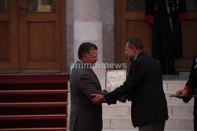 جلالة الملك  صحة الغذاء والدواء اولاً والوسام لحامي الاغذية من الحيتان