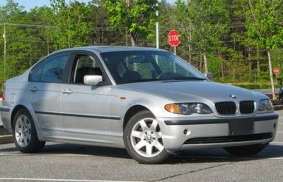 اعتقال جندي بريطاني حاول اغتصاب سيارته الـ BMW