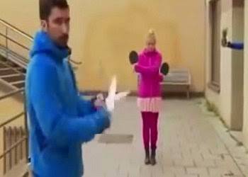 بالفيديو .. شاهد أخطر لعبة تعرض صاحبتها للذبح