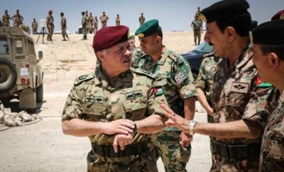 الملك يتابع تمرينا عسكريا لطيران العمليات الخاصة