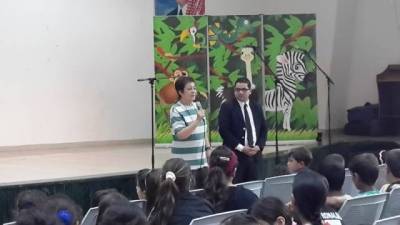 عرض مسرحية بعنوان لجنة التفتيش في عجلون (مصور)