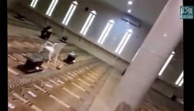 بالفيديو : مسجد يوزع المال على المصلين من أجل الصلاة