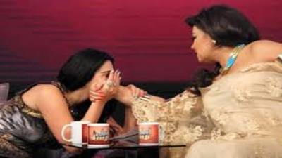 بالفيديو .. فيفي عبده تقدم صافيناز لـ سوق البنات والأخيرة تقبل يدها (فيديو)