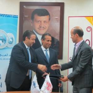 البنك العربي الاسلامي الدولي يطلق حملة تقسيط سلة رمضان بالتعاون مع مجموعة سامح مول للإستثمار..شاهد صور التوقيع