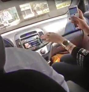 فيديو: رقص فتيات في سيارة اجرة يثير استياء المغردين