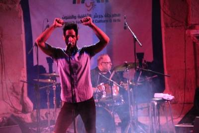 بالصور .. جعفر باند تغني على الشمالي والامراء يزينون المدرجات وكرزون والسلمان يشعلان ليلة اردنية على الجنوبي