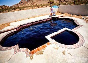 بالصور.. عند الأمريكان فقط.. حمام سباحة من الكولا بسعة 100 ألف لتر