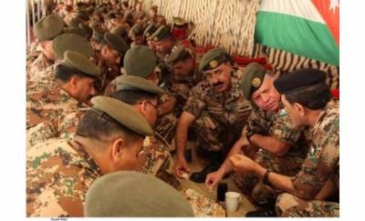 الملك يفطر مع الجيش