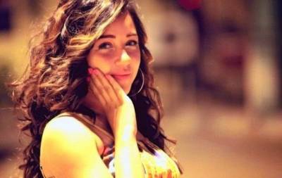 الصائمون محاصرون بين انحراف هيفا وهبي ورقص صافيناز وهوت شورت سارة سلامة