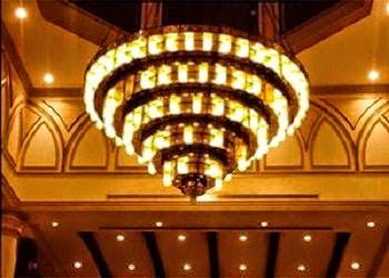 بالفيديو.. صراخ هستيري من مصلَّ مسحور في صلاة التراويح مع قراءة آية  يُعَلِّمُونَ النَّاسَ السِّحْرَ 