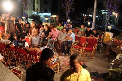 لعبة ( البات ) العراقية تغزو المقاهي الأردنية