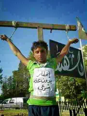 “داعش” تصلب طفلاً لإفطاره دون عذر في رمضان