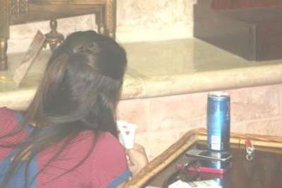 عشرينية تجاهر بالإفطار على قنينة خمر وحبوب مخدرات..!