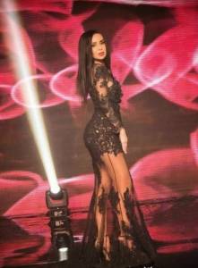 رولا سعد تنتهك حرمة رمضان وتطل يومياً بلا هدوم!