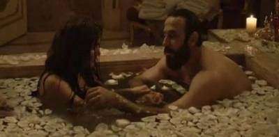 مشهد غادة عادل شبه عارية مع قصي خولي يشعل فيسبوك