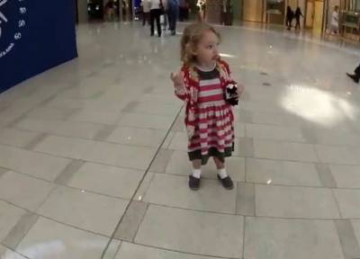 بالفيديو.. ردة فعل طفلة أمريكية تسمع «الأذان» للمرة الأولى