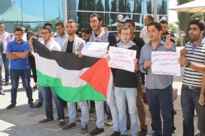 وقفة تضامنية مع الأهل في غزة بجامعة الشرق الأوسط