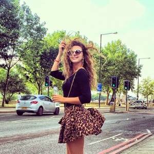 بالصورة الهواء يطيّر تنورة ميريام فارس!