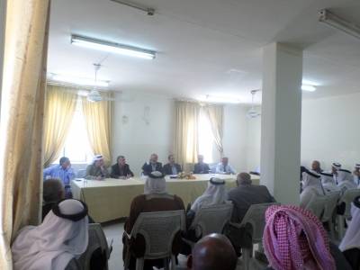 العقرباوي يلتقي وجهاء واهالي مخيم البقعة