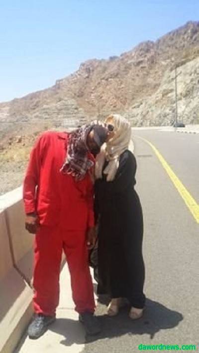 صورة فتاة تقبل عامل النظافة تثير جدلاً في الشارع...!!!