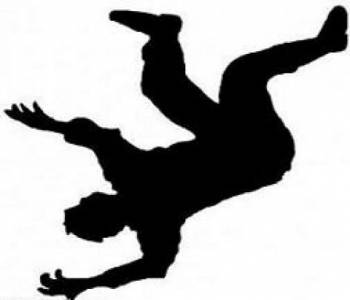 وفاة عشريني سقط من عمارة بشارع المدينة