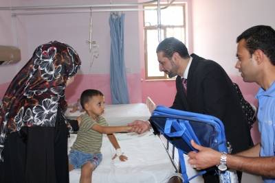 القضاة  في زيارة لقسم الاطفال في مستشفى البشير