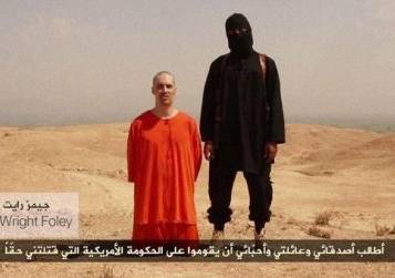 داعشي ينحر صحفي امريكي على الهواء ...شاهد الفيديو