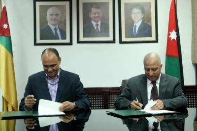 الأردنية وواحة آيله توقعان اتفاقية تعاون لتجهيز مختبر للغات الحديثة