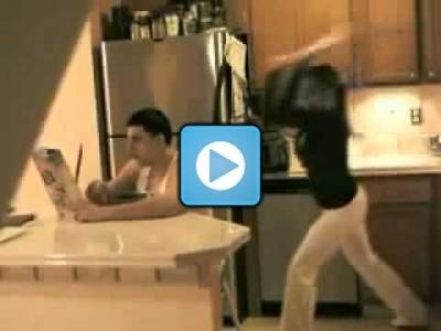 فيديو.. مزاح غريب بين الأزواج