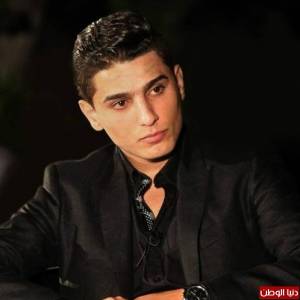 بالفيديو: محمد عساف يقبل تحديدلو الركام تضامنا مع غزة .. وكلمات مؤثرة