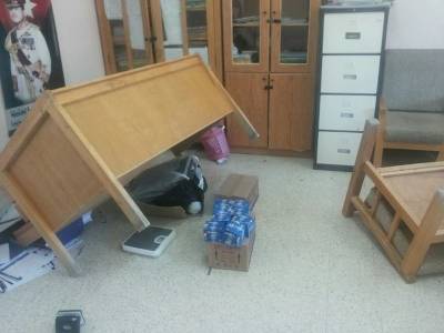 مواطن يعتدي على مدرسة بسبب اضراب المعلمين