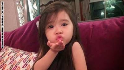 بالفيديو .. نجومية طفلة على الانترنت تقود أسرتها إلى الإسلام