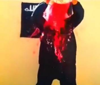 تحدي الدم المثلج نسخة داعشية لتحدي دلو الثلج .. فيديو