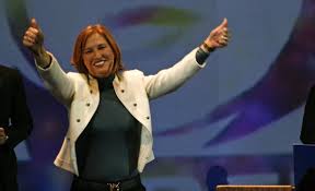 شاهد الصهيونية ليفني ترقص الدبكه بعرس فلسطيني – فيديو