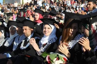 صابرين ماتت يوم تخرجها.. خطفها سائق تكسي ورماها من الطابق الرابع ..!! صور