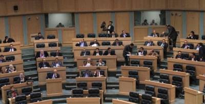 رفع سن تعيين القضاة إلى 30