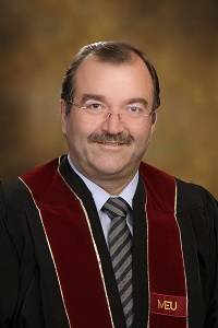 سليم شريف يستأنف عملة في جامعة الشرق الأوسط