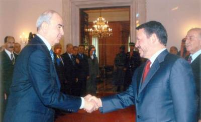 جلالة الملك يقدم العزاء ل آل المصري