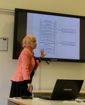 الدكتورة منيرة عبد الله من جامعة العلوم الإسلامية العالمية تشارك بمؤتمر عالمي