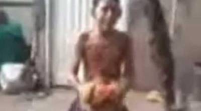 جريمة  شرف  يمني يهتك عرض دجاجه  .. والاب يحّملها المسؤولية