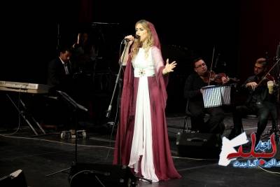 الفنانة دلال أبو آمنة تغني لفلسطين وتحرس ذاكرة مستمعيها في مهرجان الحنونة  صور