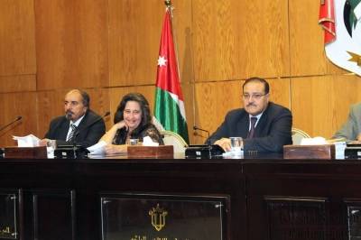 برعاية وزير الثقافة السابق الطويسي.   انثى القوس والنار  توقعه الشاعرة اسراء حيدر محمود بالمركز الملكي.